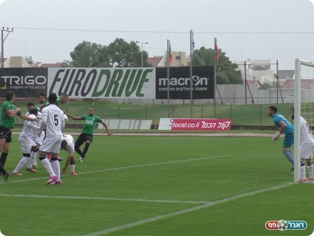 אדם מילאד כובש את הראשון (שקד מורג)